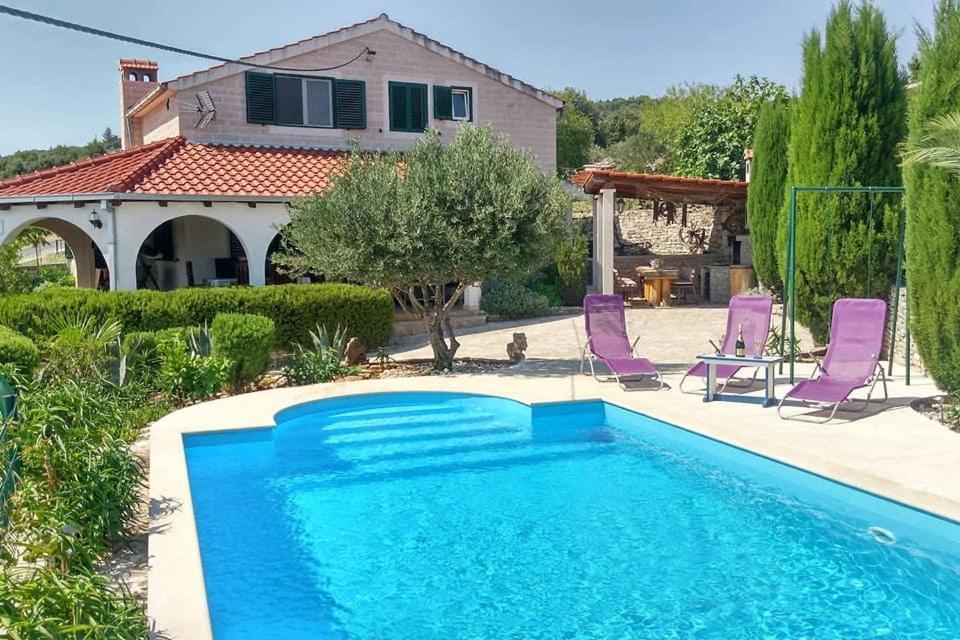 Charming Villa Nika With The Pool Supetar Exterior foto